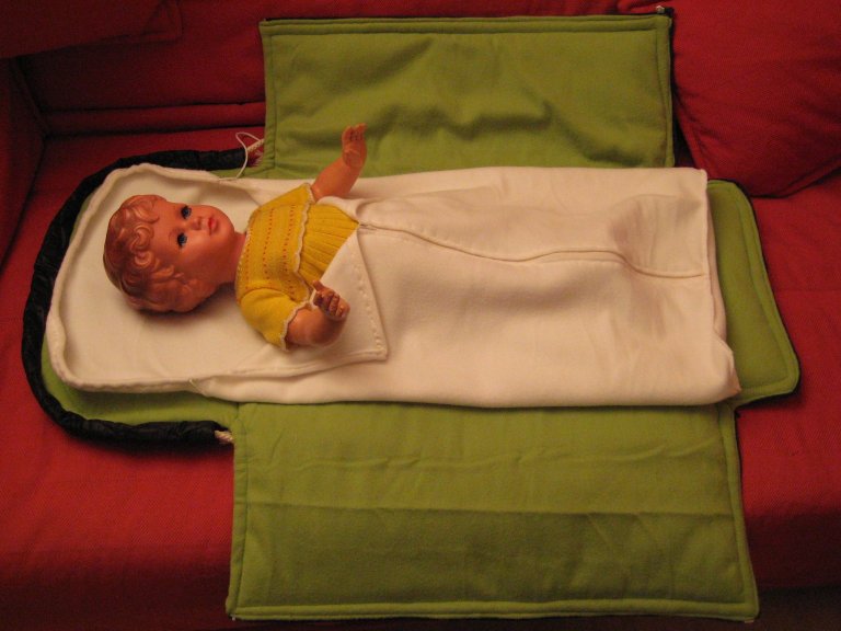 
	Sonderanfertigung

	Kinderwagen Fu&szlig;sack mit w&auml;rmendem Innensack komplett zu &ouml;ffnen; Lieferung erfolgt ohne Puppe
